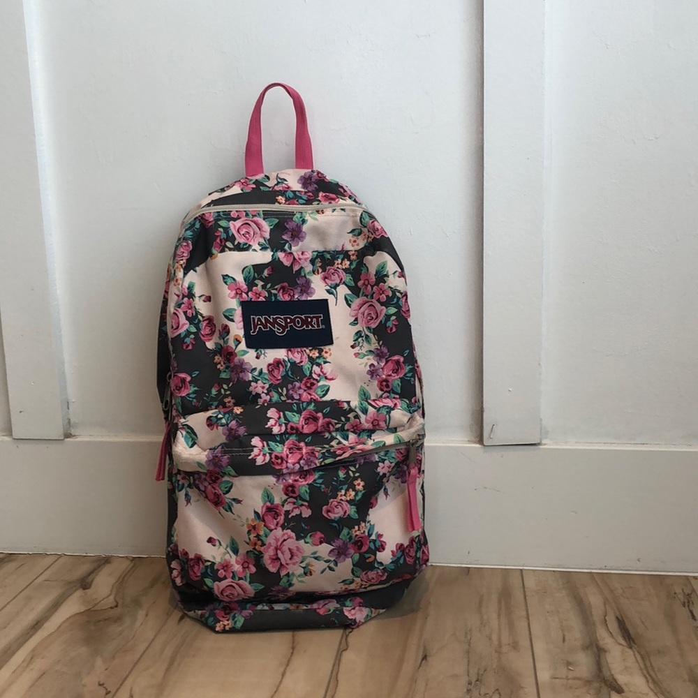 Medium backpack….In pretty good condition …has adjustable straps…😁😁